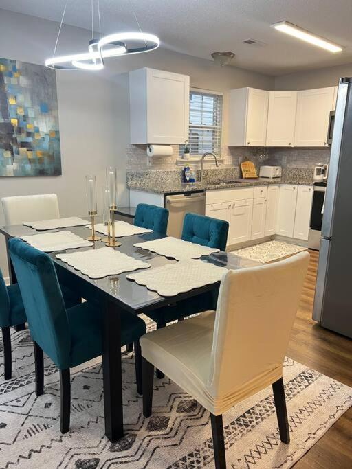 Queen City Family-Friendly Entire House, シャーロット エクステリア 写真
