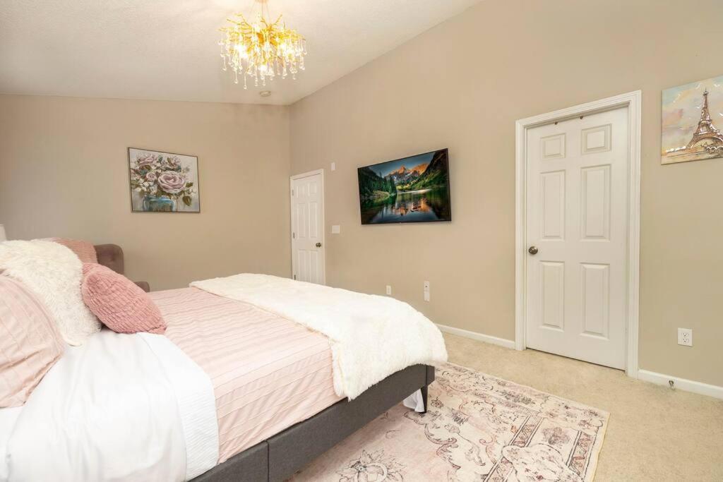 Queen City Family-Friendly Entire House, シャーロット エクステリア 写真