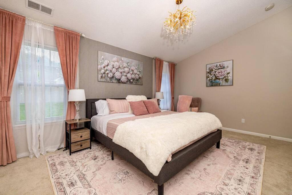 Queen City Family-Friendly Entire House, シャーロット エクステリア 写真